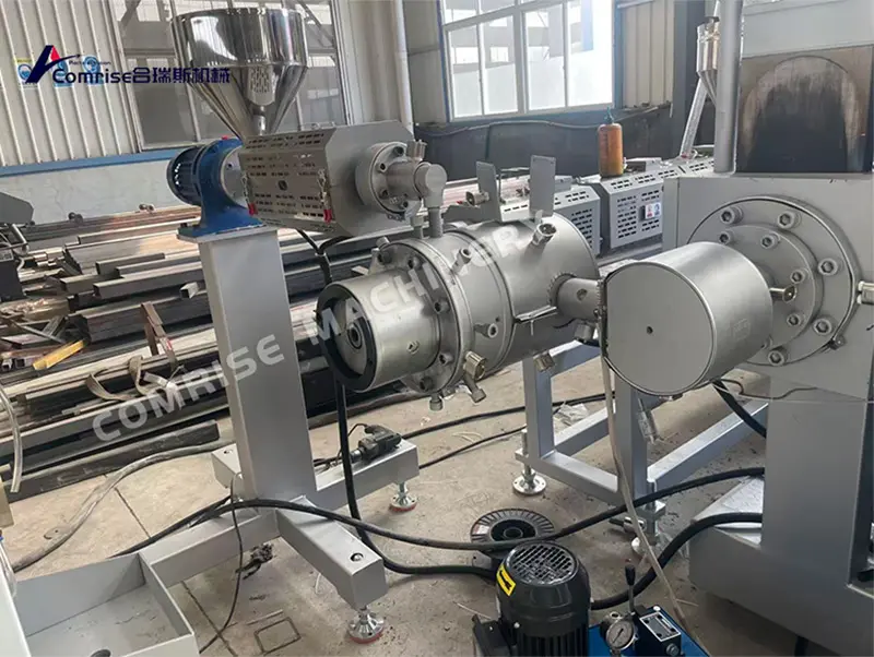 Pengulangan Pesanan Mengonfirmasi Kepercayaan: Lini produksi sabuk air PE Berkecepatan Tinggi Pengulangan Pesanan Mengonfirmasi Kepercayaan: Lini produksi sabuk air PE Berkecepatan Tinggi